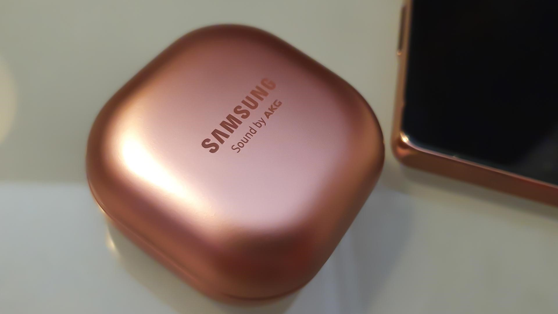 Обзор беспроводных наушников Samsung Galaxy Buds Live: мощный звук в непривычном дизайне
