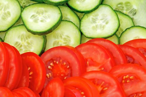 Полезно и безопасно: салат из огурцов и помидоров